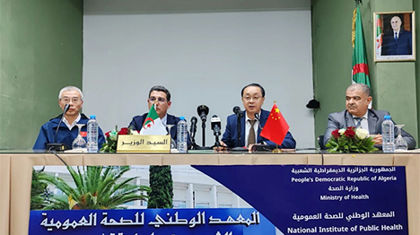 الجزائر تكرم الفريق الطبي الصيني الـ 28