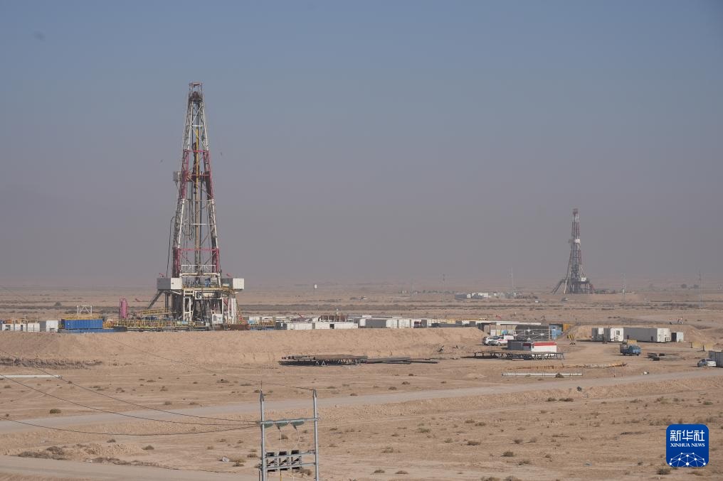 عمال النفط الصينيون متمركزون في قلب الصحراء العراقية