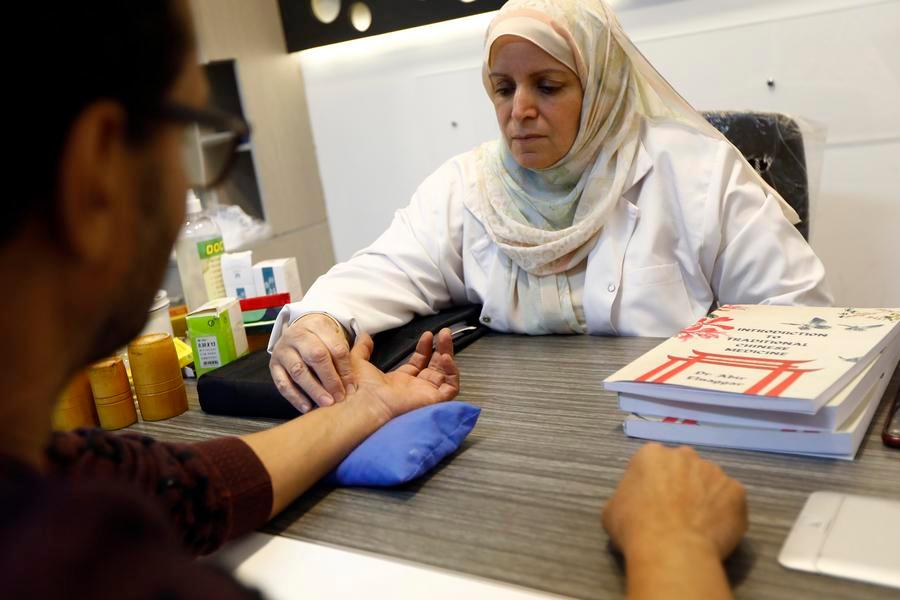 مقالة : الطب الصيني التقليدي يقدم تجربة علاجية فريدة للمرضى المصريين