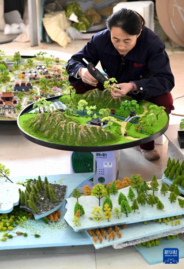 طاولات الرمل في بينغشان، حرفة تقليدية تزدهر من جديد بفضل التكنولوجيا