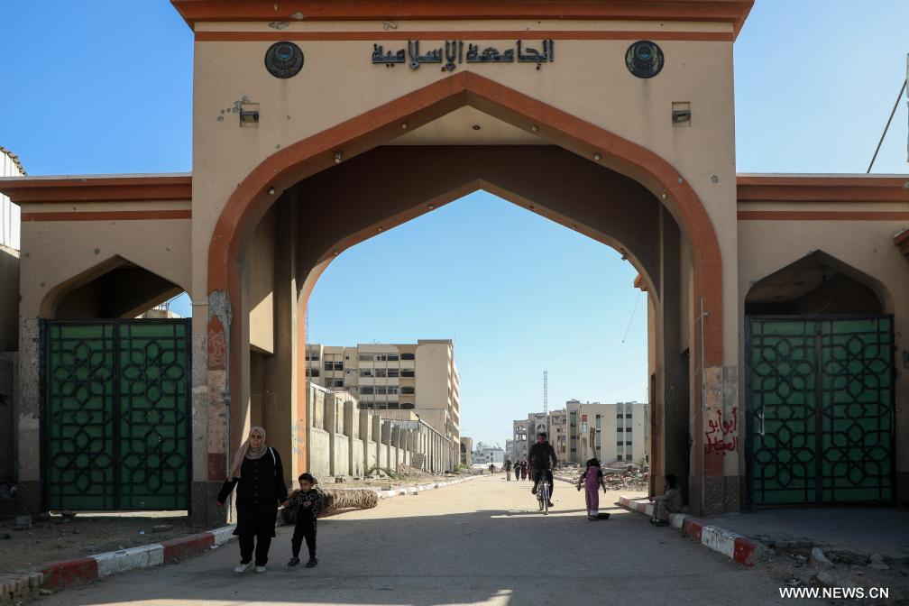 مقالة : رغم الدمار وقلة الإمكانيات.. طلاب جامعيون يستعيدون تعليمهم الوجاهي في غزة