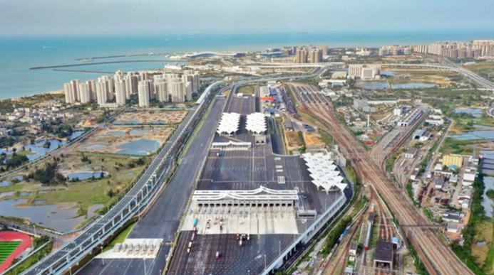 ميناء التجارة الحرة والعمليات الجمركية الخاصة في هاينان...حياة أجمل