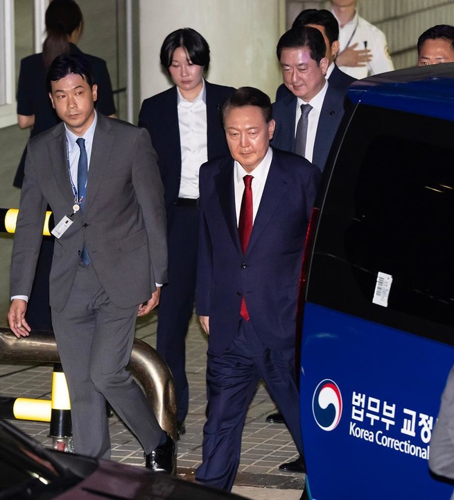 المدعي الخاص في كوريا الجنوبية يوجه تهمة انتهاك قانون التمويل السياسي إلى الرئيس المعزول يون سوك - يول