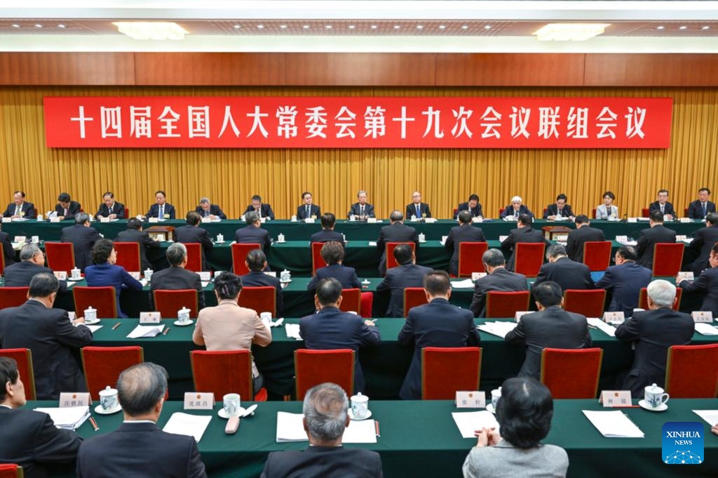 الصين تتعهد بمواصلة تعزيز الحفاظ على الطاقة وخفض انبعاثات الكربون