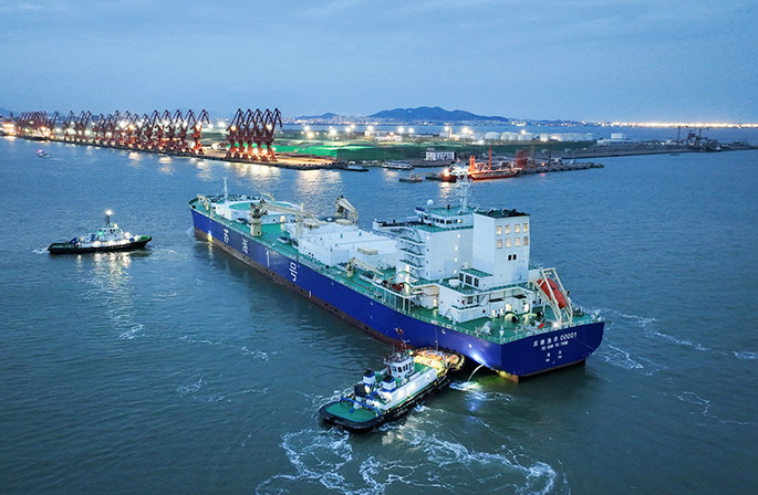 "سوهاي 1"، أول سفينة في العالم لتربية السلمون تبدأ أول عملية استزراع في المياه العميقة