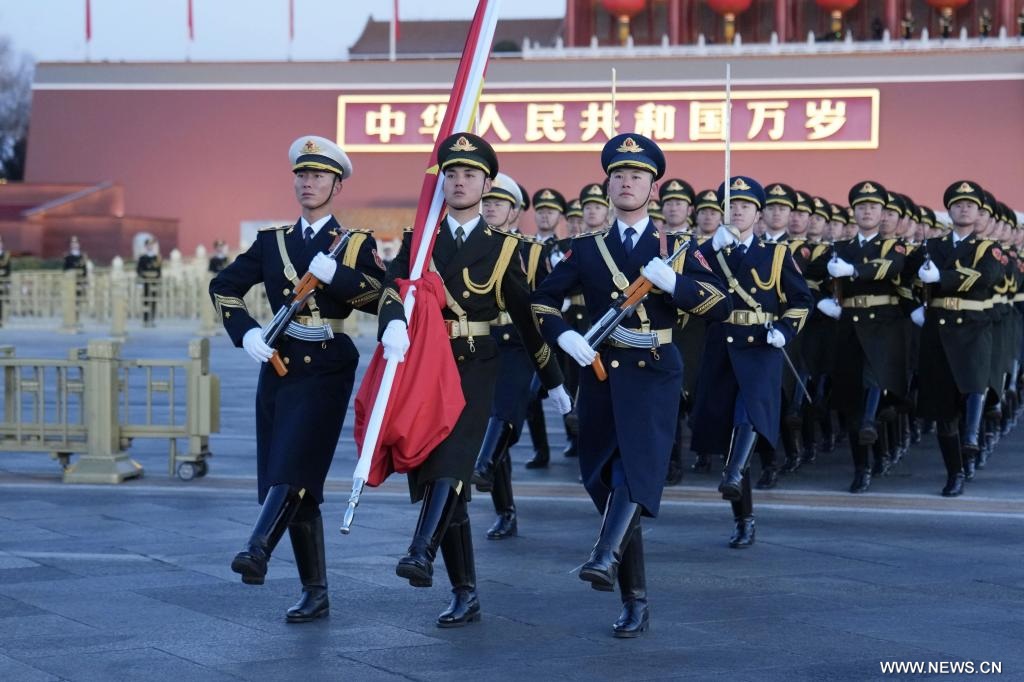 مراسم رفع العلم الوطني في ميدان تيانآنمن في رأس العام الجديد
