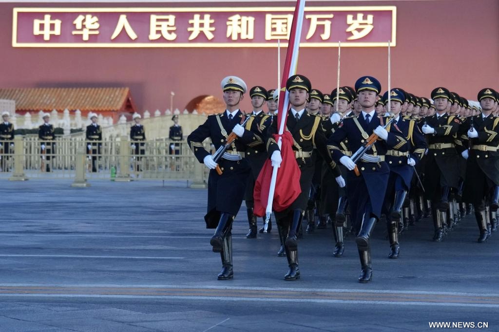 مراسم رفع العلم الوطني في ميدان تيانآنمن في رأس العام الجديد