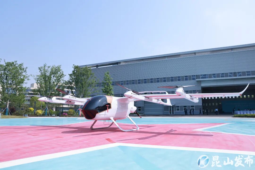 طائرة شحن بدون طيار صينية الصنع تجري أول رحلة لها في عمان