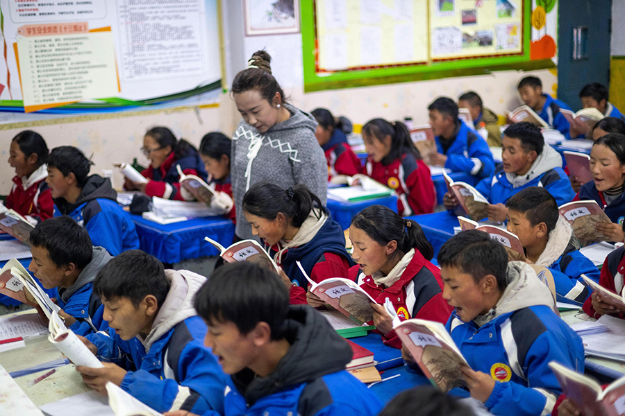 بعد مرور عام على إعادة الإعمار في دينغري ..  أشعة الشمس الدافئة تضيء المنازل الجديدة