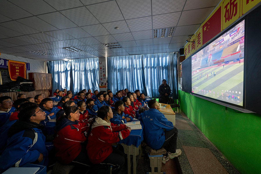 بعد مرور عام على إعادة الإعمار في دينغري ..  أشعة الشمس الدافئة تضيء المنازل الجديدة