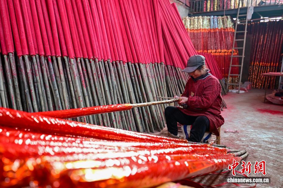 روائح البخور تفوح في وينتشانغ مع اقتراب عيد الربيع