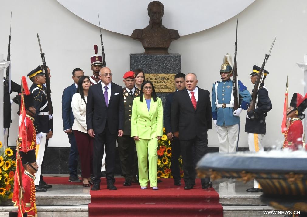 رئيسة فنزويلا بالإنابة تدعو إلى إصلاحات في قطاع النفط لجذب الاستثمارات الأجنبية