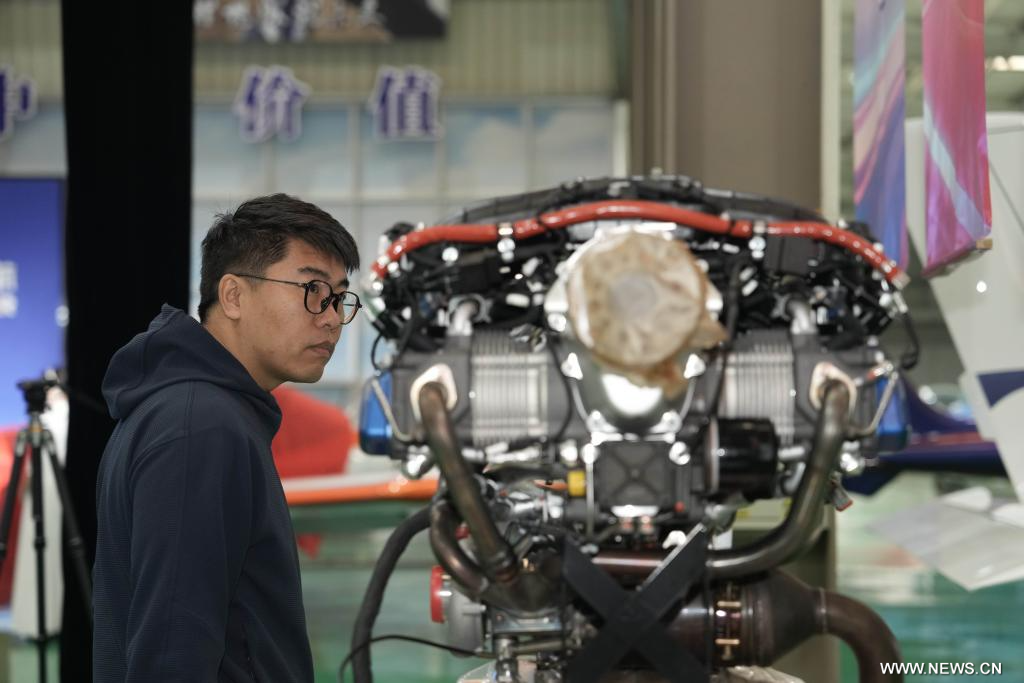 تسليم أول طائرة رياضية خفيفة مطورة بشكل مستقل في الصين