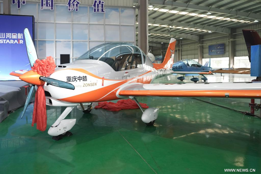 تسليم أول طائرة رياضية خفيفة مطورة بشكل مستقل في الصين