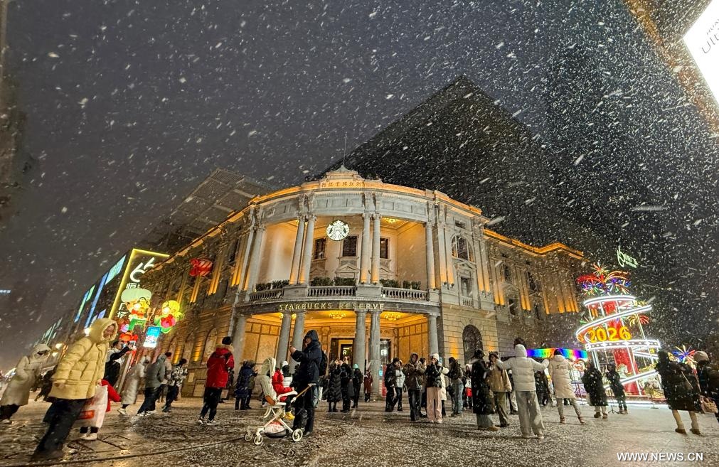 تساقط الثلوج في بلدية تيانجين في شمالي الصين