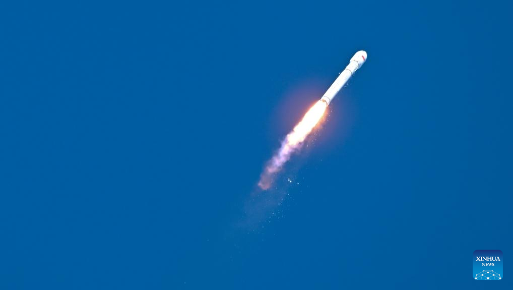 الصين تطلق إلى الفضاء مجموعة جديدة من الأقمار الاصطناعية للإنترنت