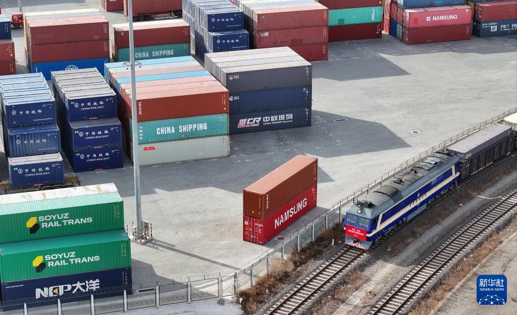 بلدية تيانجين بشمالي الصين تطلق أول خط شحن إلى أذربيجان عبر بحر قزوين