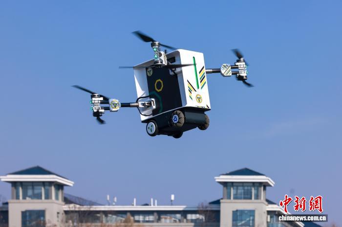 سيارة "دونغدا كونبنغ 2" الطائرة تجتاز الاختبار بقدرات مطوّرة ومرنة