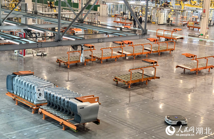 التصنيع الذكي يدفع إنتاجية سيّارات الطاقة الجديدة نحو آفاق أوسع