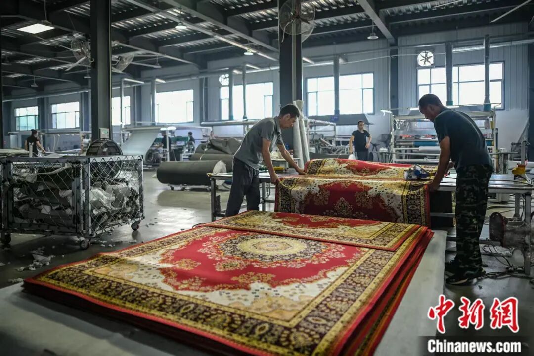 ثورة تكنولوجية في صناعة السجاد بتسوي هوانغكو، تيانجين .. من الحرف التقليدية إلى الذكاء الاصطناعي