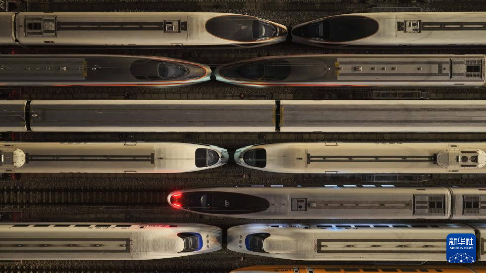 أسطول القطارات فائقة السرعة في قوانغتشو يتأهب لذروة أسفار عيد الربيع