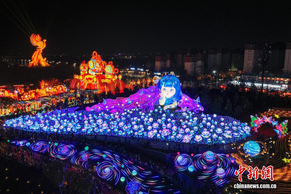 صور جوية تبرز مهرجان زيغونغ الدولي الثاني والثلاثين للفوانيس الملونة