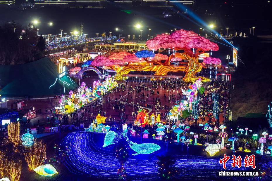 صور جوية تبرز مهرجان زيغونغ الدولي الثاني والثلاثين للفوانيس الملونة