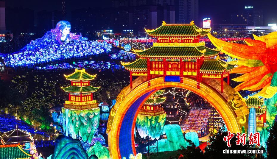 صور جوية تبرز مهرجان زيغونغ الدولي الثاني والثلاثين للفوانيس الملونة