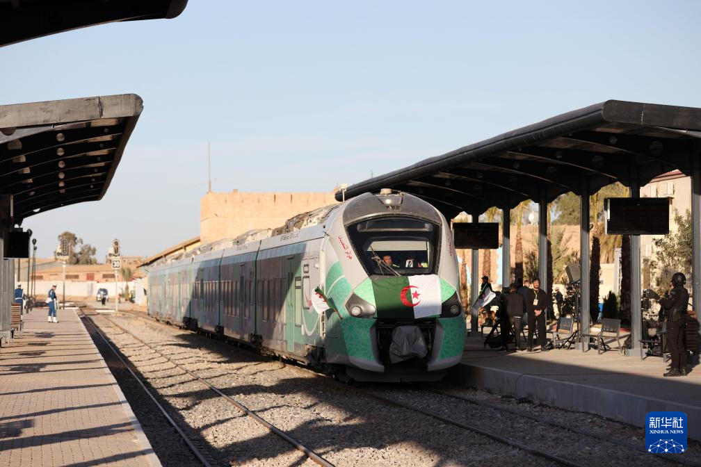 الجزائر تشغّل أول خط سكة حديد صحراوي للشحن الثقيل في أفريقيا