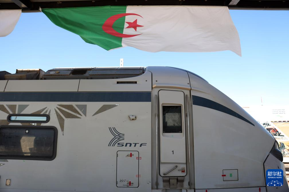 الجزائر تشغّل أول خط سكة حديد صحراوي للشحن الثقيل في أفريقيا
