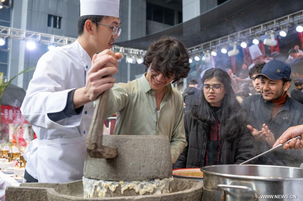 فعالية للاحتفال بعيد الربيع للطلاب الأجانب في جنوب غربي الصين