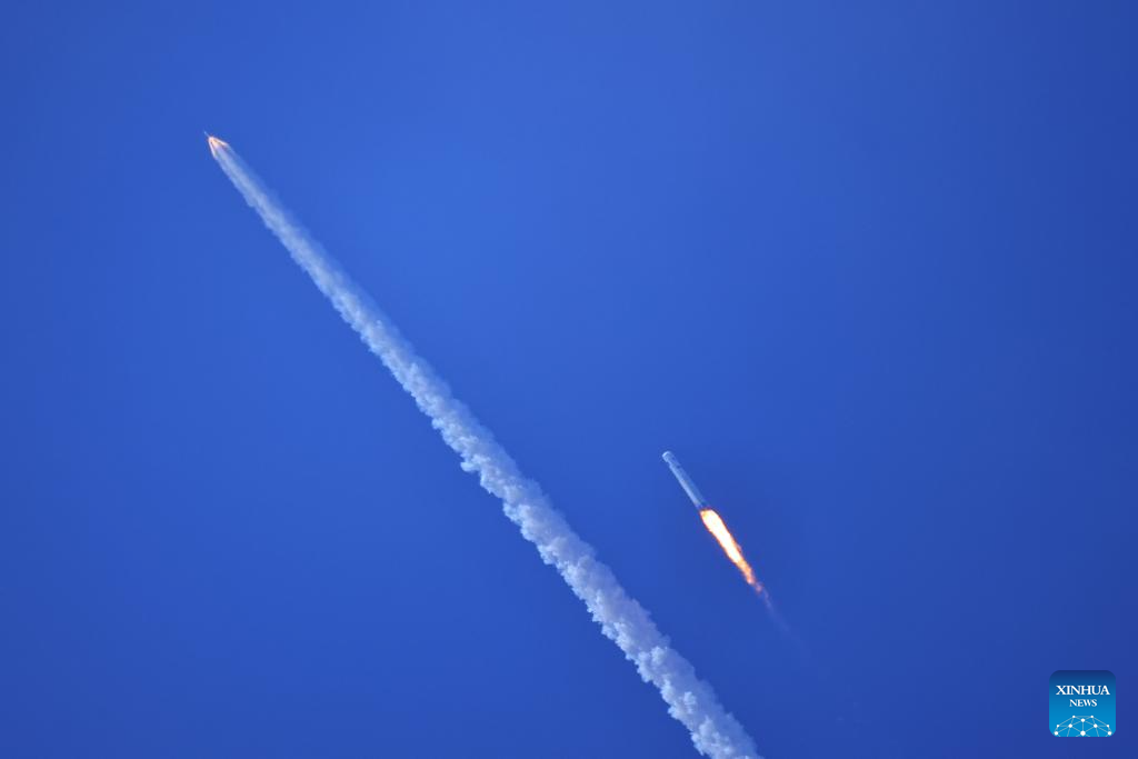 الصين تجري أول استرجاع لكسبولة عودة مركبة فضائية من البحر