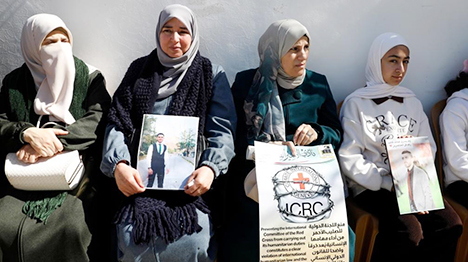 وقفات في الضفة الغربية تطالب الصليب الأحمر بتحمل مسؤولياته تجاه الأسرى