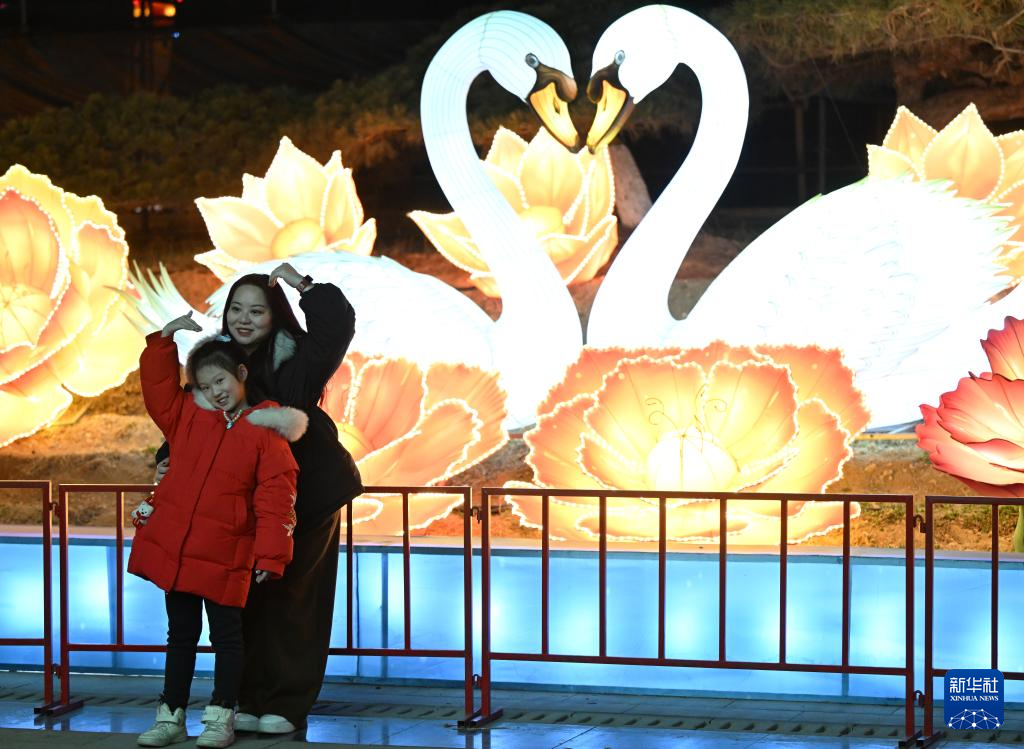 الفوانيس تُنير شانتشو استقبالا لعيد الربيع