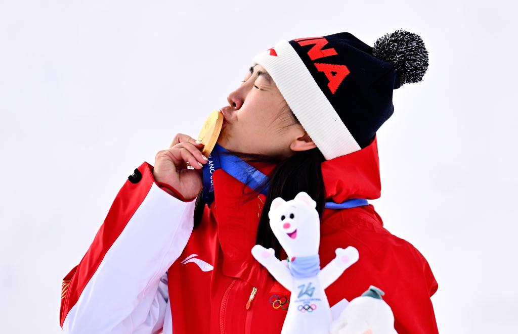 الصينية شيوي منغ تاو تحتفظ بذهبية التزلج الهوائي الحر للسيدات في أولمبياد ميلانو-كورتينا 2026