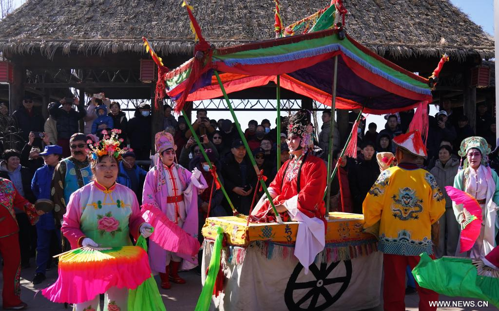 معارض المعابد للاحتفال بعيد الربيع في العاصمة الصينية بكين