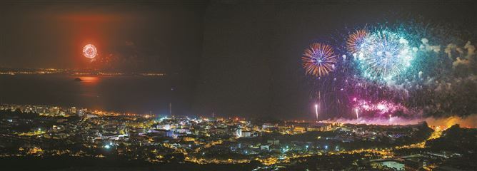 الروابط عبر المضيق تتجلى في عرض للألعاب النارية بمناسبة عيد الربيع