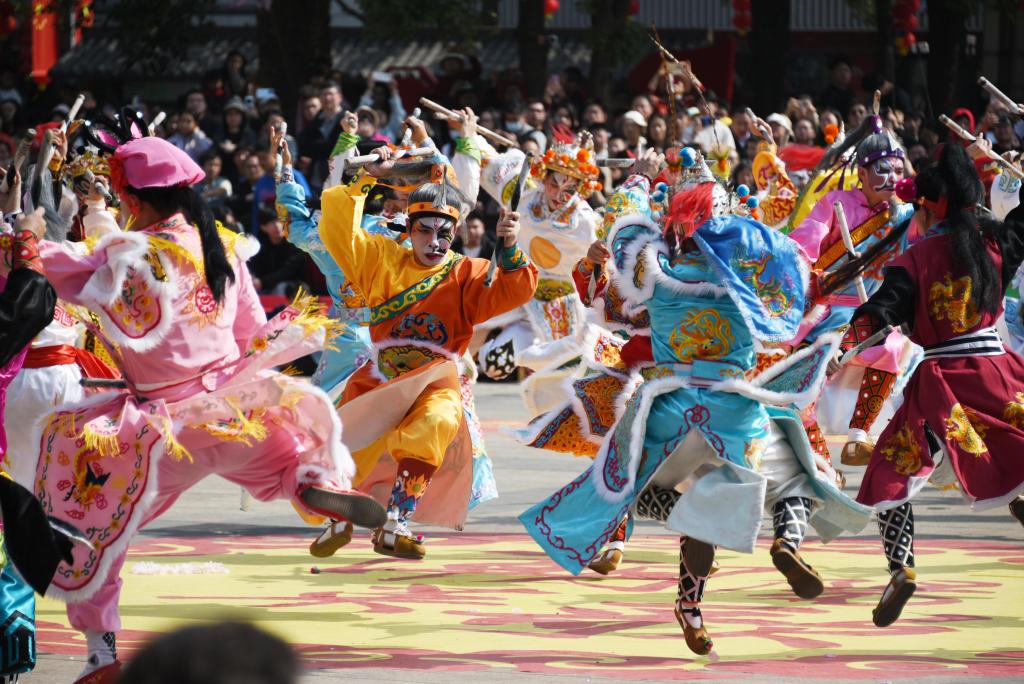 عروض لرقصة يينغقه في مقاطعة قوانغدونغ بجنوبي الصين