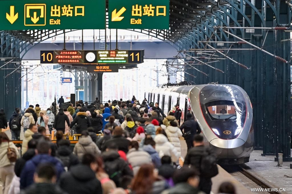 ذروة السفر بمناسبة عيد الربيع في الصين تتجاوز منتصف مدتها مع تسجيل 5.08 مليار رحلة