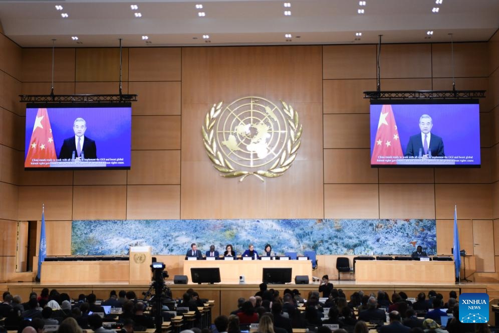 وزير الخارجية: الصين مستعدة للعمل مع جميع الدول لتحسين حوكمة حقوق الإنسان في العالم