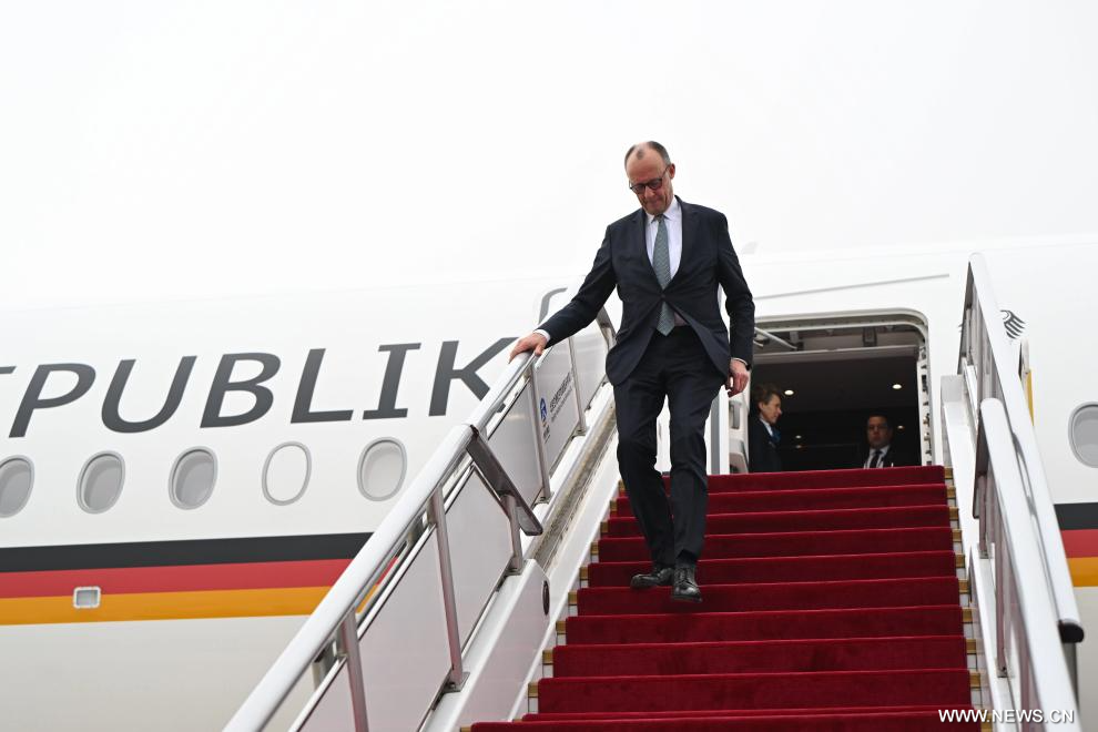 المستشار الألماني فريدريش ميرتس يصل إلى بكين في زيارة رسمية