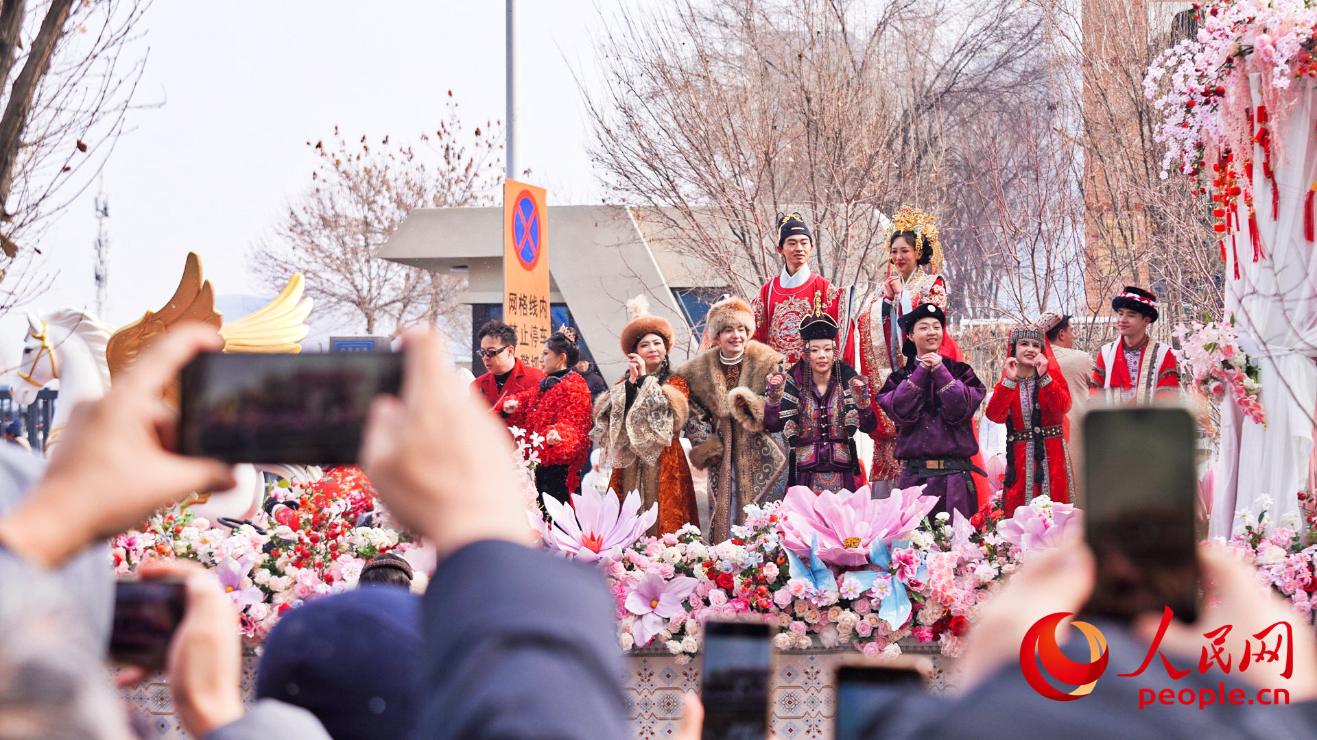 عروض شعبية نابضة بالحياة تُحيي السنة الجديدة في أورومتشي