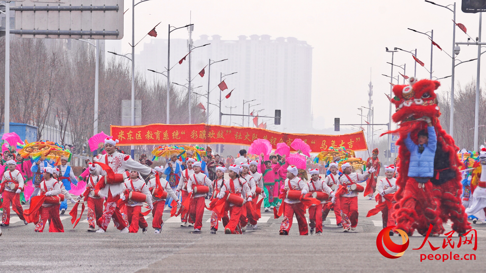 عروض شعبية نابضة بالحياة تُحيي السنة الجديدة في أورومتشي