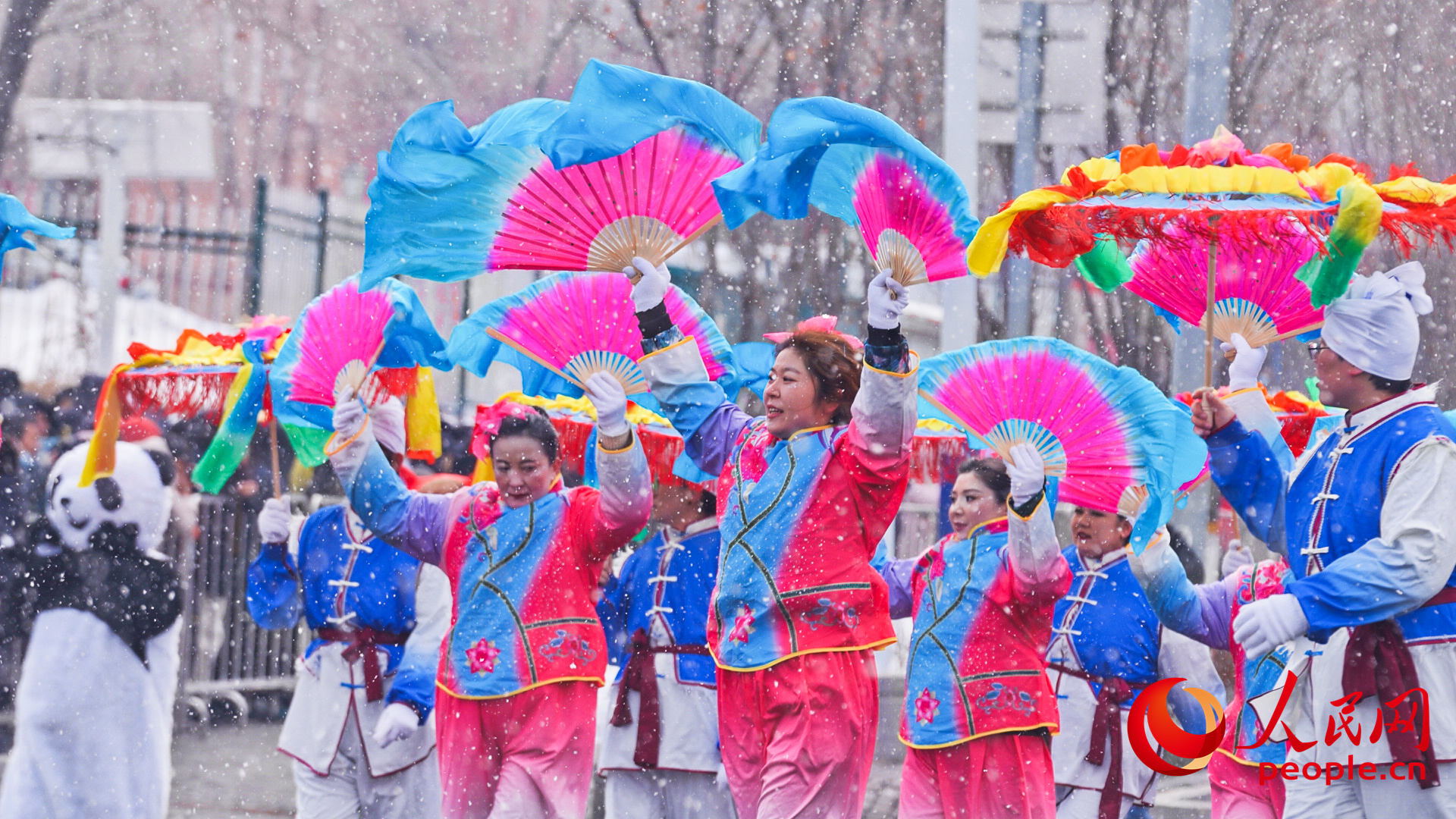 عروض شعبية نابضة بالحياة تُحيي السنة الجديدة في أورومتشي