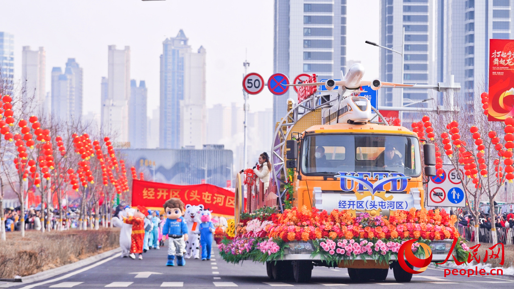 عروض شعبية نابضة بالحياة تُحيي السنة الجديدة في أورومتشي