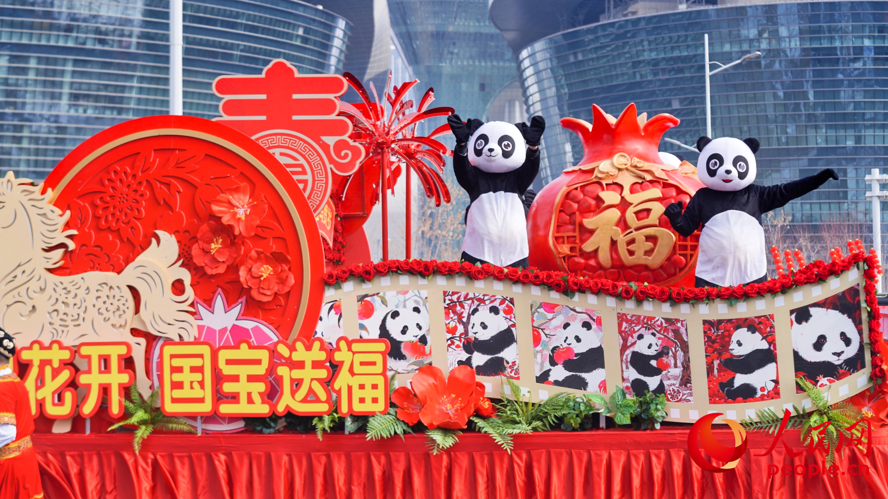 عروض شعبية نابضة بالحياة تُحيي السنة الجديدة في أورومتشي