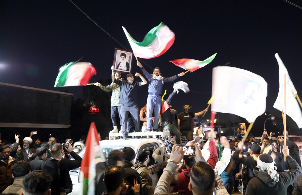 الصورة: مظاهرة في العراق احتجاجا على الهجمات الأمريكية‑الإسرائيلية ضد إيران