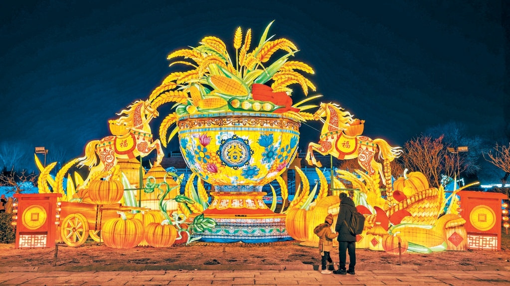 الجماليات الشرقية تغمر احتفالات مهرجان الفوانيس في بكين ودونهوانغ ونانجينغ