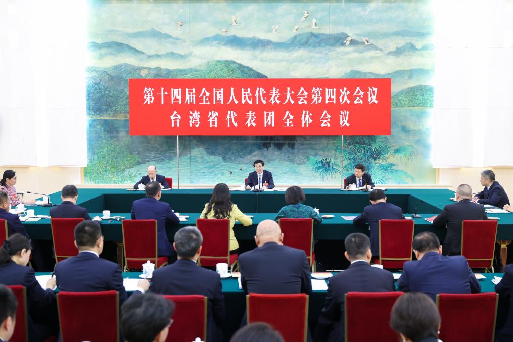 قادة صينيون يحضرون مناقشات خلال الدورة السنوية للهيئة التشريعية الوطنية