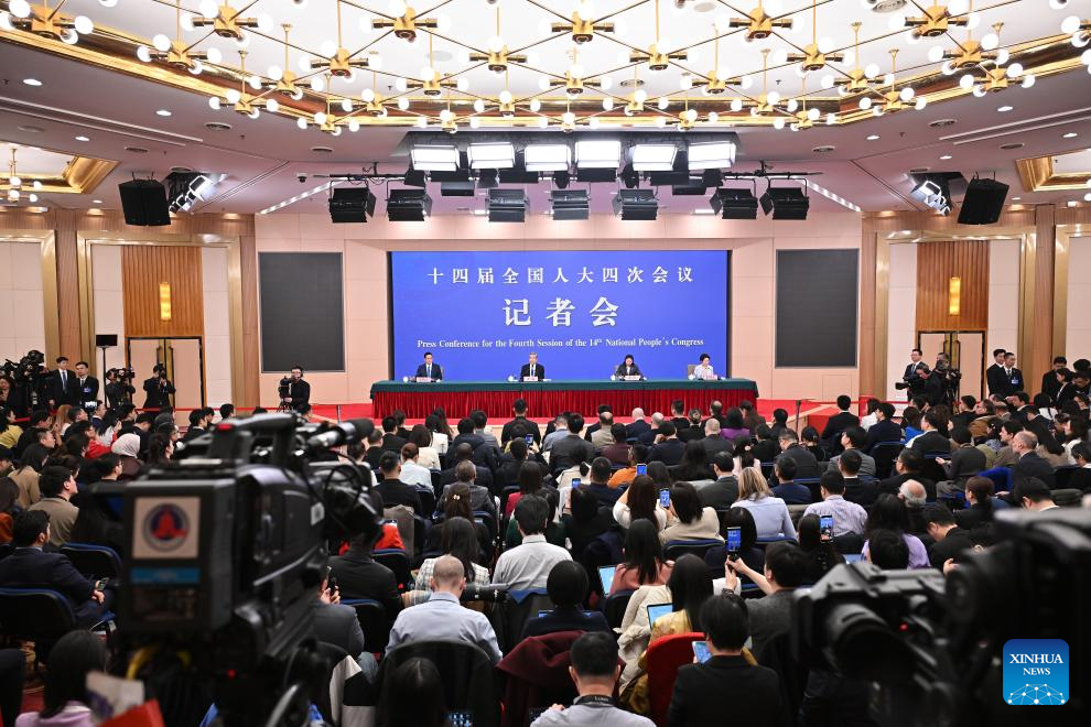 وزير الخارجية الصيني يلتقي الصحافة حول السياسة والعلاقات الخارجية